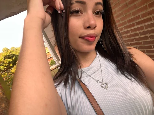 Private video chat with girls on Thunder